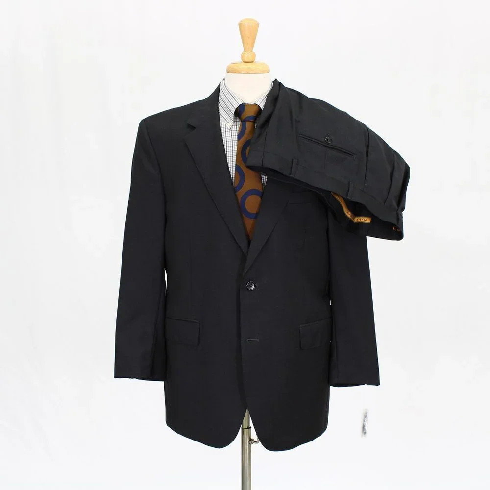 Jos. A. Bank 43R 37x28 Gray Solid Two Button Full Suit R017